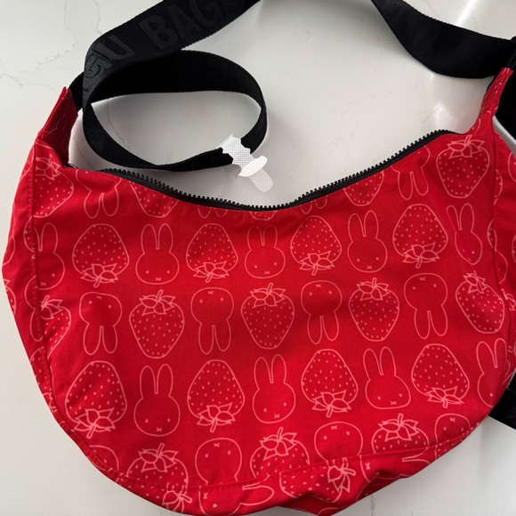 NWT BAGGU & Miffy UO Exclusive Medium Nylon Crescent Bag - Picture 6 of 11